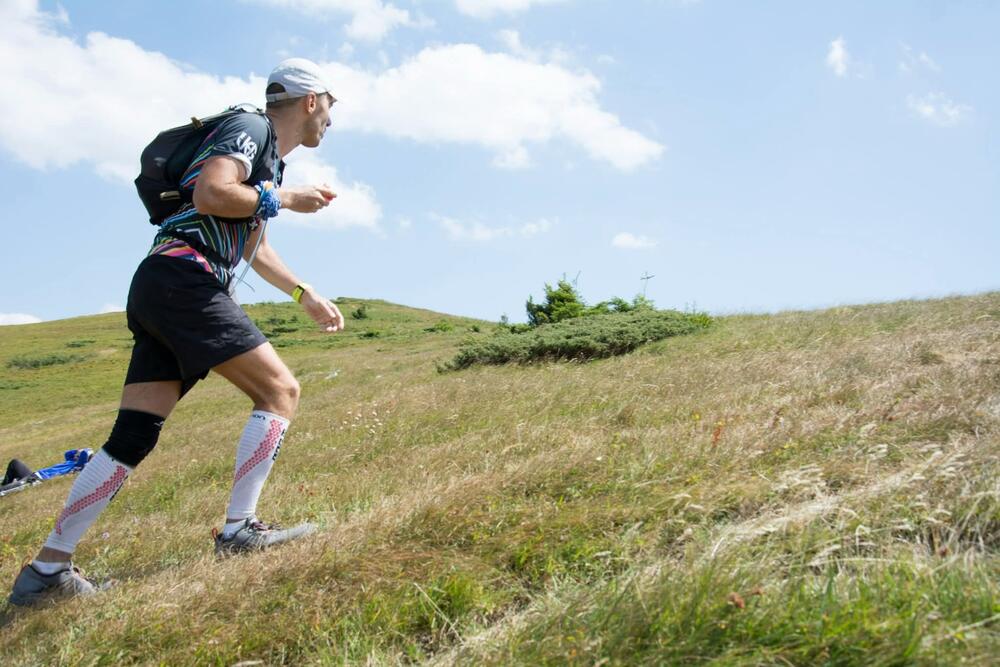 <p>Bjelasica Trail tradicionalno okuplja najbolje crnogorske, ali i najbolje trkače regiona &ndash; ljude koji dolaze da obaraju rekorde staze i podižu nivo cijele trke. Njihovo prisustvo, objašnjavaju organizatori, pokazuje da se na Bjelasici ozbiljno trči i da rezultat ostvaren na toj planini ima posebnu težinu</p>