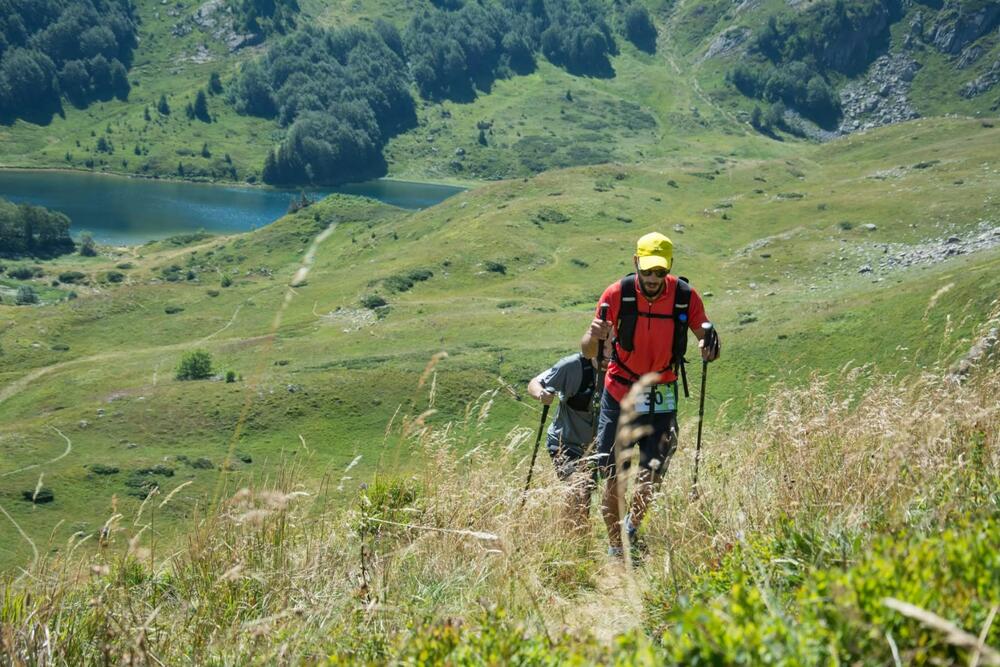 <p>Bjelasica Trail tradicionalno okuplja najbolje crnogorske, ali i najbolje trkače regiona &ndash; ljude koji dolaze da obaraju rekorde staze i podižu nivo cijele trke. Njihovo prisustvo, objašnjavaju organizatori, pokazuje da se na Bjelasici ozbiljno trči i da rezultat ostvaren na toj planini ima posebnu težinu</p>