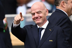 Luis Figo: Đani Infantino mora da ode, prekasno je da sačuva...