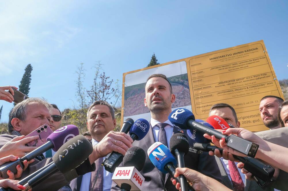 Je li se predizborno obećanje sudarilo sa matematikom: Sa otvaranja početka radova na pristupnom bulevaru za Velje Brdo, Foto: Risto Božović