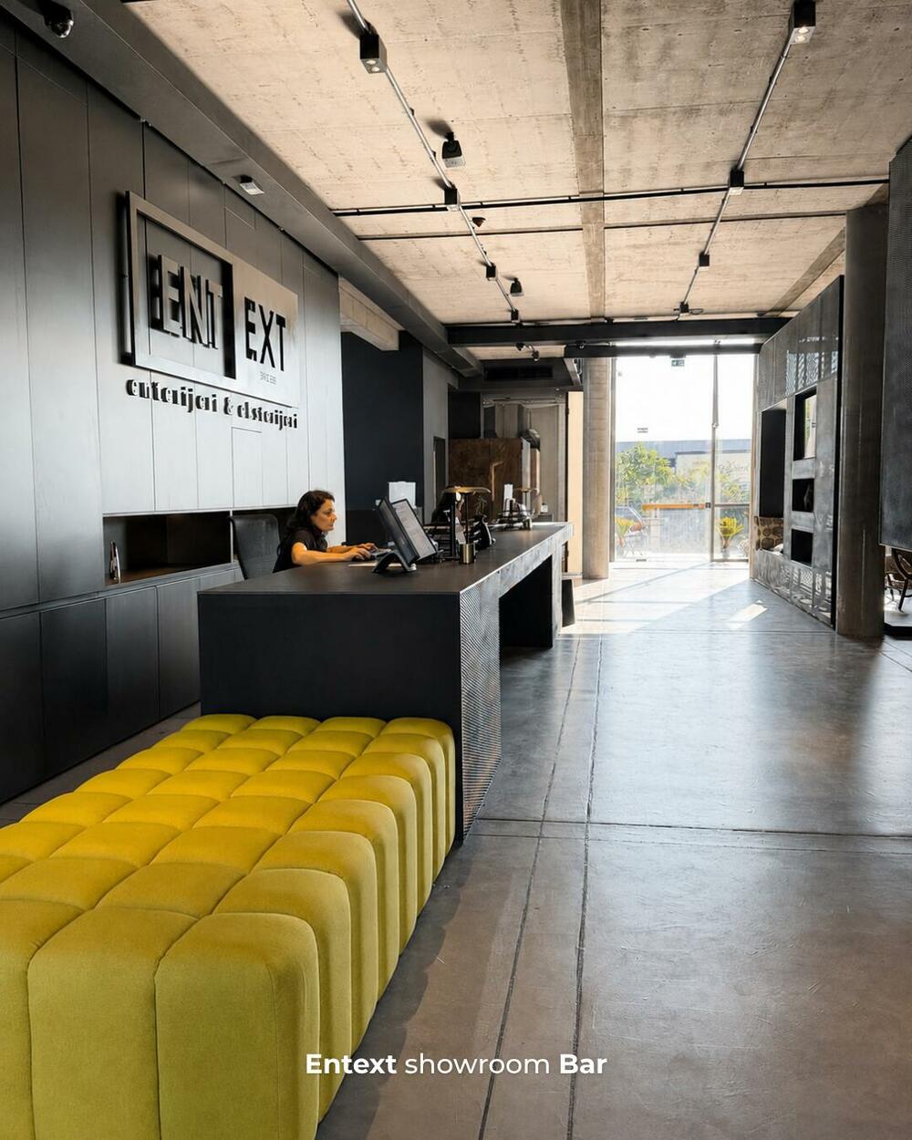 <p>Kompanija ENTEXT, koja već 35 godina gradi kvalitet, povjerenje i kontinuitet, otvorila je novi showroom u Baru. Na više od 1.000 m&sup2; posjetioce očekuju uređeni ambijenti, pažljivo odabrani brendovi i kompletna ponuda za dom, apartman, hotel ili poslovni prostor - od keramike, kupatila i podova do namještaja, rasvjete, dekoracije i wellness programa. Ono što ENTEXT izdvaja jeste standard koji traje: stručna podrška, pouzdanost i partnerstvo kroz cijeli proces, kako bi kupac lakše došao od ideje do kvalitetnog i funkcionalnog prostora. Povodom otvaranja, do 8. avgusta važi 15% popusta na kompletan asortiman.</p>