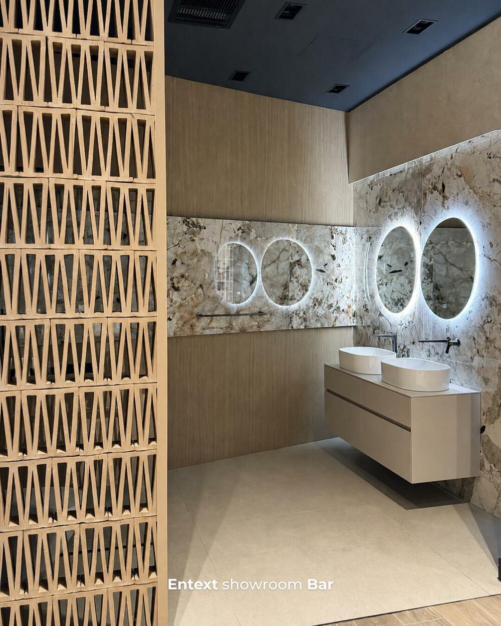 <p>Kompanija ENTEXT, koja već 35 godina gradi kvalitet, povjerenje i kontinuitet, otvorila je novi showroom u Baru. Na više od 1.000 m&sup2; posjetioce očekuju uređeni ambijenti, pažljivo odabrani brendovi i kompletna ponuda za dom, apartman, hotel ili poslovni prostor - od keramike, kupatila i podova do namještaja, rasvjete, dekoracije i wellness programa. Ono što ENTEXT izdvaja jeste standard koji traje: stručna podrška, pouzdanost i partnerstvo kroz cijeli proces, kako bi kupac lakše došao od ideje do kvalitetnog i funkcionalnog prostora. Povodom otvaranja, do 8. avgusta važi 15% popusta na kompletan asortiman.</p>