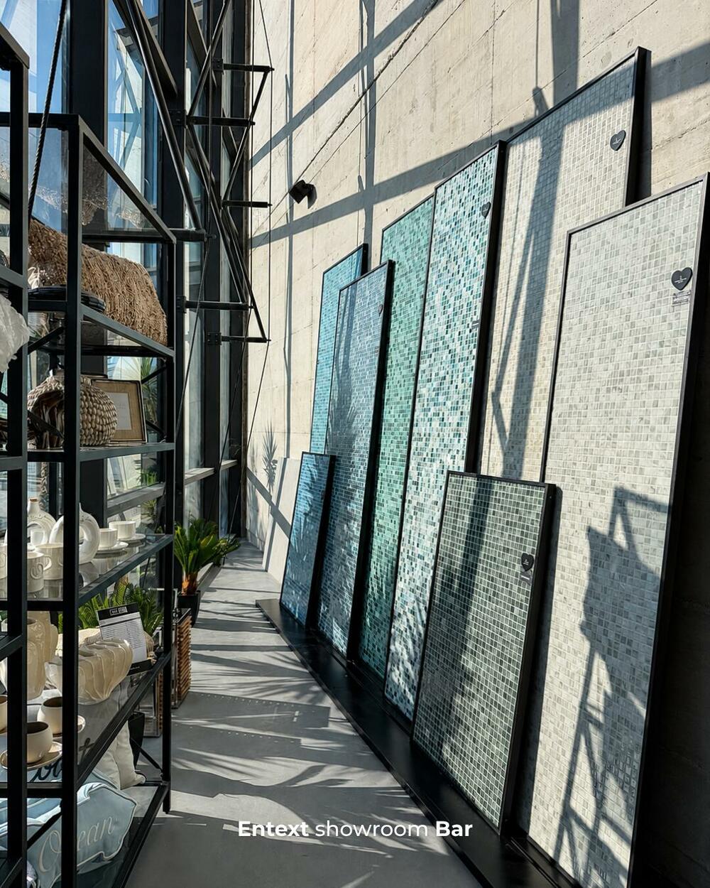 <p>Kompanija ENTEXT, koja već 35 godina gradi kvalitet, povjerenje i kontinuitet, otvorila je novi showroom u Baru. Na više od 1.000 m&sup2; posjetioce očekuju uređeni ambijenti, pažljivo odabrani brendovi i kompletna ponuda za dom, apartman, hotel ili poslovni prostor - od keramike, kupatila i podova do namještaja, rasvjete, dekoracije i wellness programa. Ono što ENTEXT izdvaja jeste standard koji traje: stručna podrška, pouzdanost i partnerstvo kroz cijeli proces, kako bi kupac lakše došao od ideje do kvalitetnog i funkcionalnog prostora. Povodom otvaranja, do 8. avgusta važi 15% popusta na kompletan asortiman.</p>