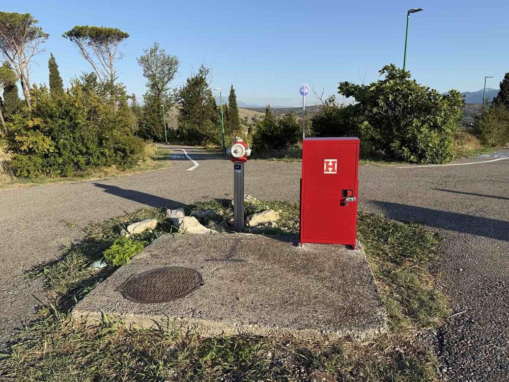 Postavljanjem ormarića pored hidranata vatrogascima je oprema dostupna na samoj lokaciji: Brdo Gorica