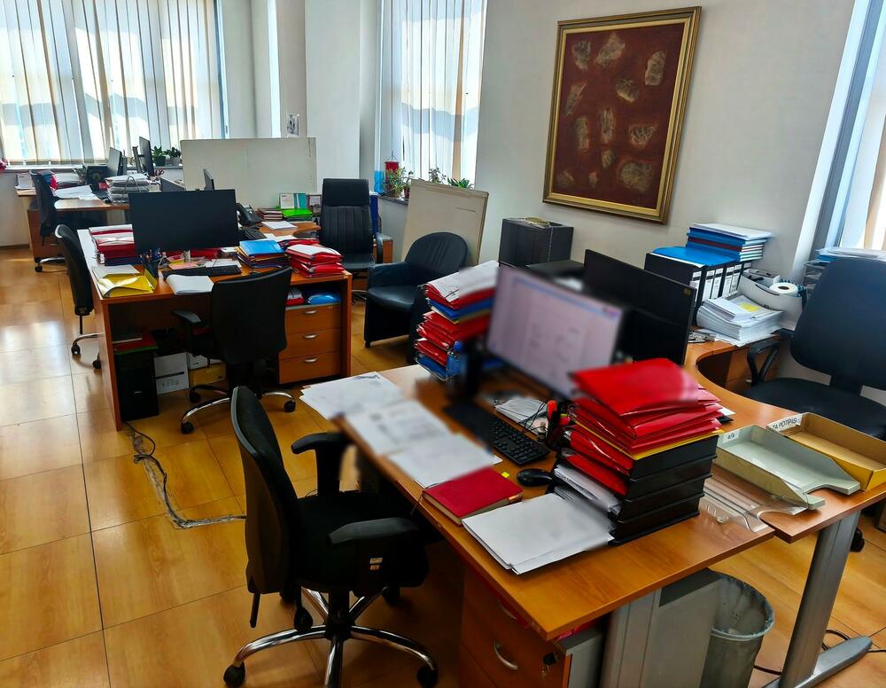 "Sedam stolica, nula službenika": Iković objavio fotografiju nakon...