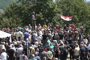 Spomenik Pavlu Đurišiću i dalje van domašaja, pristalice četničkog...
