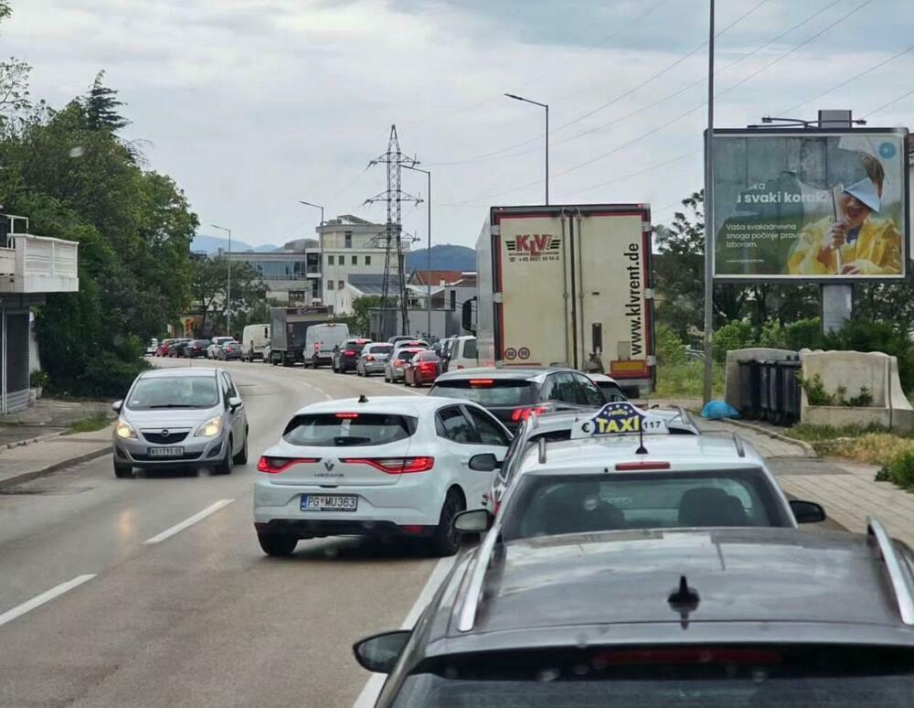Velike i opasne gužve: Sporna dionica puta kroz Sutomore