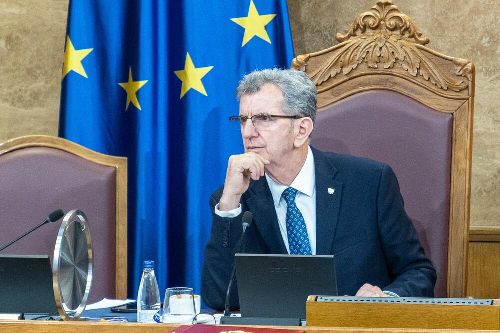 Camaj kaže da se na okupljanjima mogu vidjeti razni simboli, ali da to ne treba kažnjavati, Foto: Skupština Crne Gore/R. Radonjić