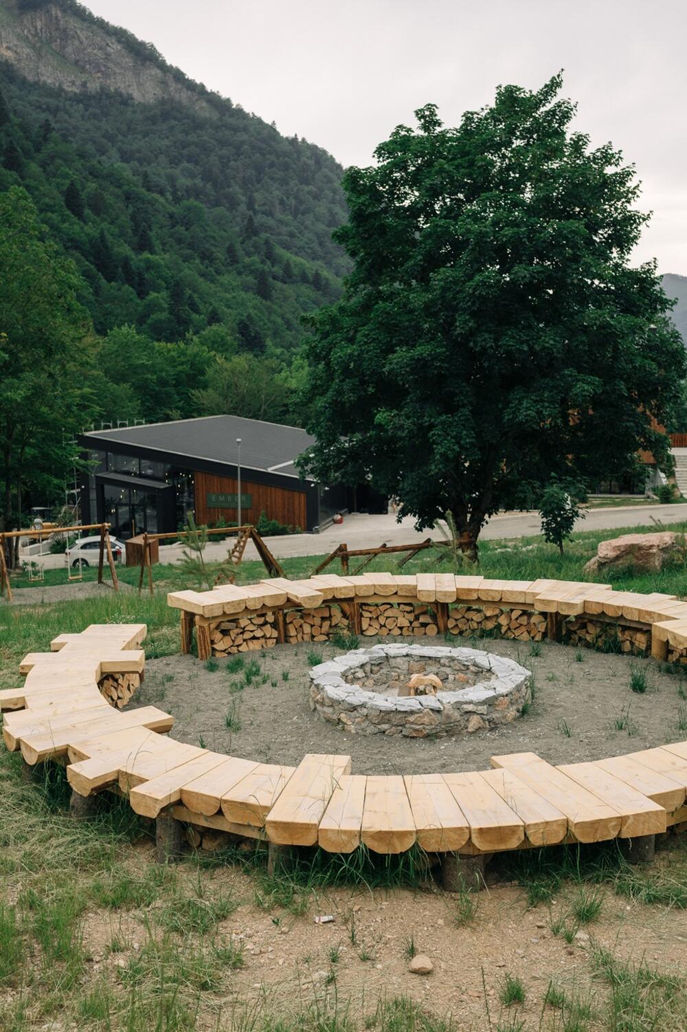 <p><em>Odaberite svoj termin i rezervišite planinski odmor ovog avgusta u bungalovima ili isplanirajte boravak u jednoj od novih brvnara već od septembra.</em></p>