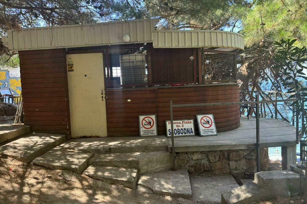 Zatvoren plažni bar, Foto: Marija Pešić