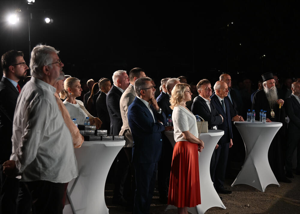 <p>"Niko nema monopol na srpsko nasljeđe i baštinu. Srpski nacionalni i kulturni identitet nije i ne može biti ekskluzivno pravo jedne države, jednog centra ili jedne političke garniture. On pripada svima onima koji su ga čuvali vjekovima &ndash; još od vremena Nemanjića, do vremena Petrovića, Obrenovića i Karađorđevića&rdquo;, kazao je predsjednik Skupštine Crne Gore</p>