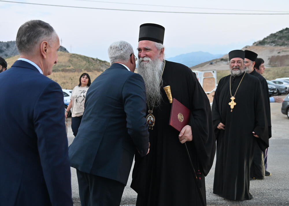 <p>"Niko nema monopol na srpsko nasljeđe i baštinu. Srpski nacionalni i kulturni identitet nije i ne može biti ekskluzivno pravo jedne države, jednog centra ili jedne političke garniture. On pripada svima onima koji su ga čuvali vjekovima &ndash; još od vremena Nemanjića, do vremena Petrovića, Obrenovića i Karađorđevića&rdquo;, kazao je predsjednik Skupštine Crne Gore</p>