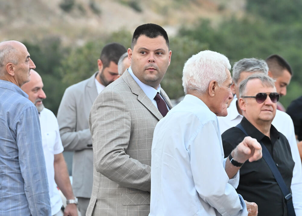 <p>"Niko nema monopol na srpsko nasljeđe i baštinu. Srpski nacionalni i kulturni identitet nije i ne može biti ekskluzivno pravo jedne države, jednog centra ili jedne političke garniture. On pripada svima onima koji su ga čuvali vjekovima &ndash; još od vremena Nemanjića, do vremena Petrovića, Obrenovića i Karađorđevića&rdquo;, kazao je predsjednik Skupštine Crne Gore</p>