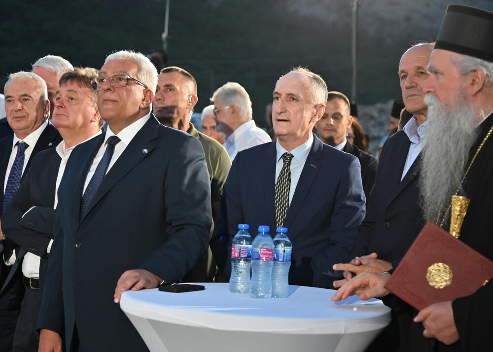 <p>"Niko nema monopol na srpsko nasljeđe i baštinu. Srpski nacionalni i kulturni identitet nije i ne može biti ekskluzivno pravo jedne države, jednog centra ili jedne političke garniture. On pripada svima onima koji su ga čuvali vjekovima &ndash; još od vremena Nemanjića, do vremena Petrovića, Obrenovića i Karađorđevića&rdquo;, kazao je predsjednik Skupštine Crne Gore</p>