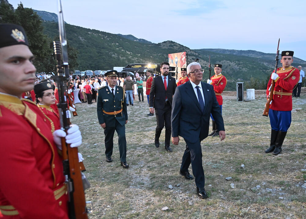 <p>"Niko nema monopol na srpsko nasljeđe i baštinu. Srpski nacionalni i kulturni identitet nije i ne može biti ekskluzivno pravo jedne države, jednog centra ili jedne političke garniture. On pripada svima onima koji su ga čuvali vjekovima &ndash; još od vremena Nemanjića, do vremena Petrovića, Obrenovića i Karađorđevića&rdquo;, kazao je predsjednik Skupštine Crne Gore</p>