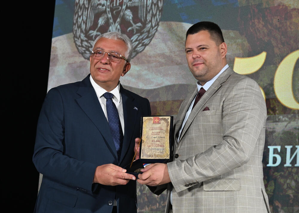<p>"Niko nema monopol na srpsko nasljeđe i baštinu. Srpski nacionalni i kulturni identitet nije i ne može biti ekskluzivno pravo jedne države, jednog centra ili jedne političke garniture. On pripada svima onima koji su ga čuvali vjekovima &ndash; još od vremena Nemanjića, do vremena Petrovića, Obrenovića i Karađorđevića&rdquo;, kazao je predsjednik Skupštine Crne Gore</p>