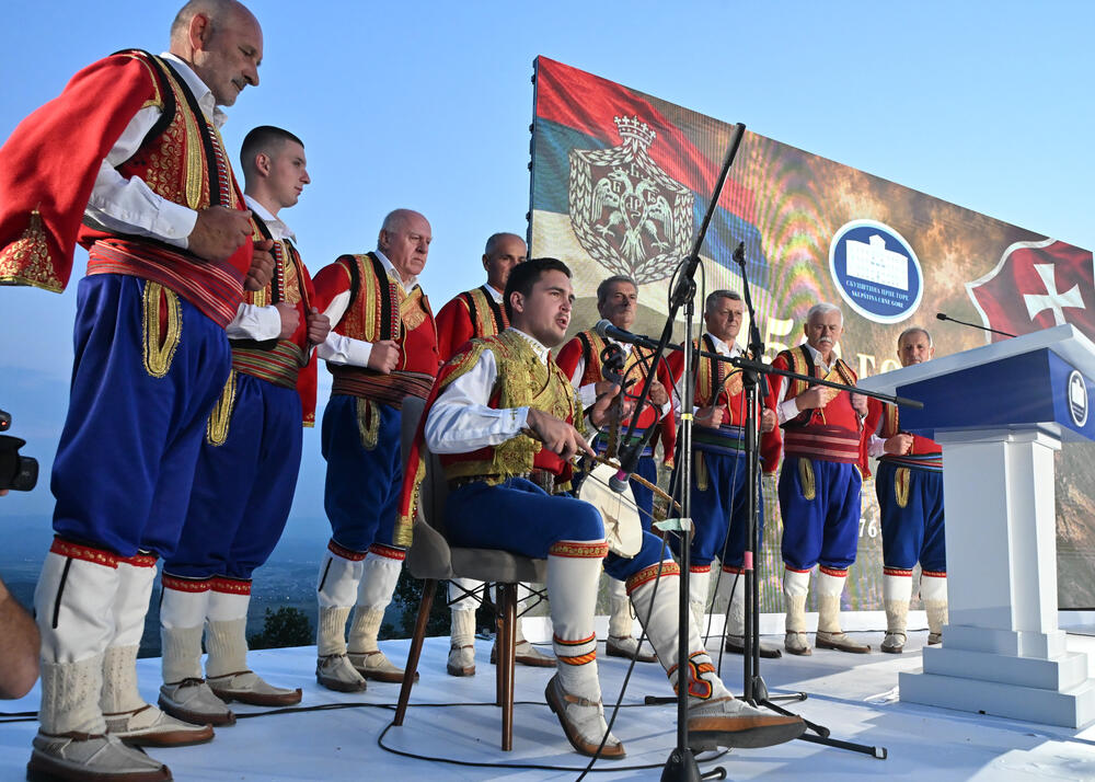 <p>"Niko nema monopol na srpsko nasljeđe i baštinu. Srpski nacionalni i kulturni identitet nije i ne može biti ekskluzivno pravo jedne države, jednog centra ili jedne političke garniture. On pripada svima onima koji su ga čuvali vjekovima &ndash; još od vremena Nemanjića, do vremena Petrovića, Obrenovića i Karađorđevića&rdquo;, kazao je predsjednik Skupštine Crne Gore</p>