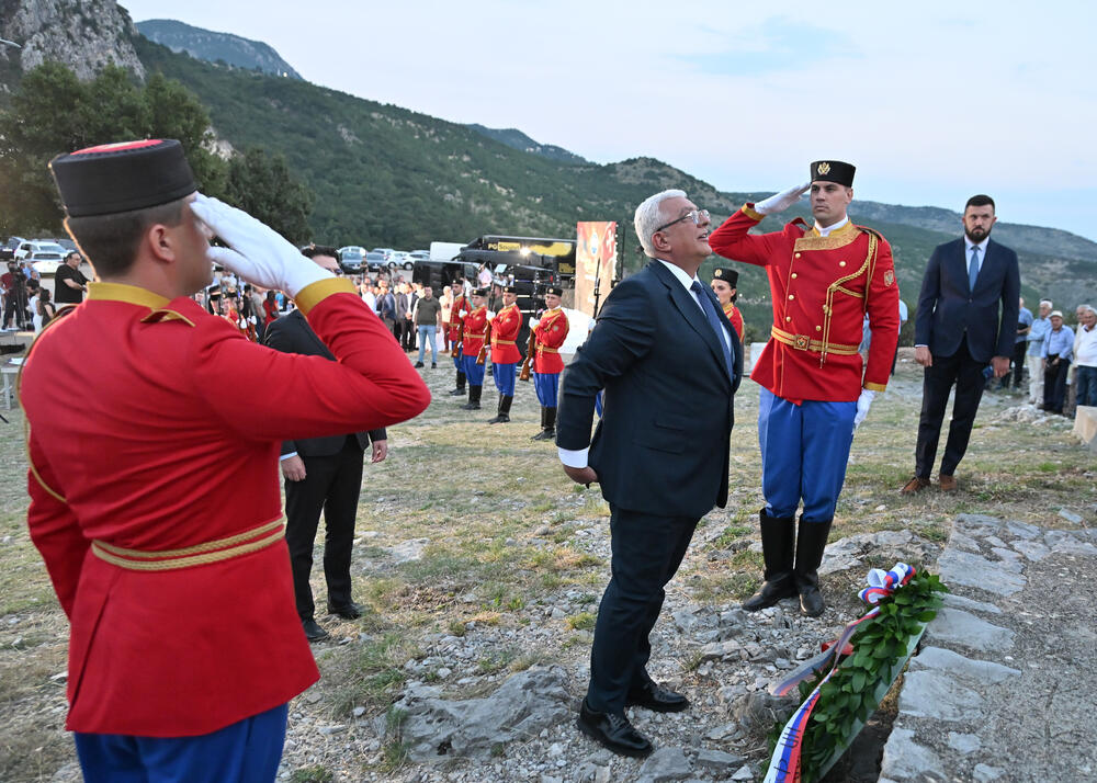 <p>"Niko nema monopol na srpsko nasljeđe i baštinu. Srpski nacionalni i kulturni identitet nije i ne može biti ekskluzivno pravo jedne države, jednog centra ili jedne političke garniture. On pripada svima onima koji su ga čuvali vjekovima &ndash; još od vremena Nemanjića, do vremena Petrovića, Obrenovića i Karađorđevića&rdquo;, kazao je predsjednik Skupštine Crne Gore</p>