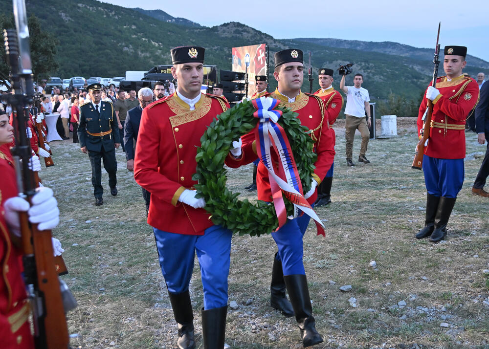 <p>"Niko nema monopol na srpsko nasljeđe i baštinu. Srpski nacionalni i kulturni identitet nije i ne može biti ekskluzivno pravo jedne države, jednog centra ili jedne političke garniture. On pripada svima onima koji su ga čuvali vjekovima &ndash; još od vremena Nemanjića, do vremena Petrovića, Obrenovića i Karađorđevića&rdquo;, kazao je predsjednik Skupštine Crne Gore</p>