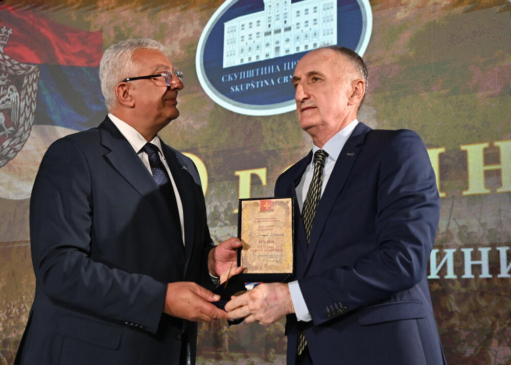 <p>"Niko nema monopol na srpsko nasljeđe i baštinu. Srpski nacionalni i kulturni identitet nije i ne može biti ekskluzivno pravo jedne države, jednog centra ili jedne političke garniture. On pripada svima onima koji su ga čuvali vjekovima &ndash; još od vremena Nemanjića, do vremena Petrovića, Obrenovića i Karađorđevića&rdquo;, kazao je predsjednik Skupštine Crne Gore</p>