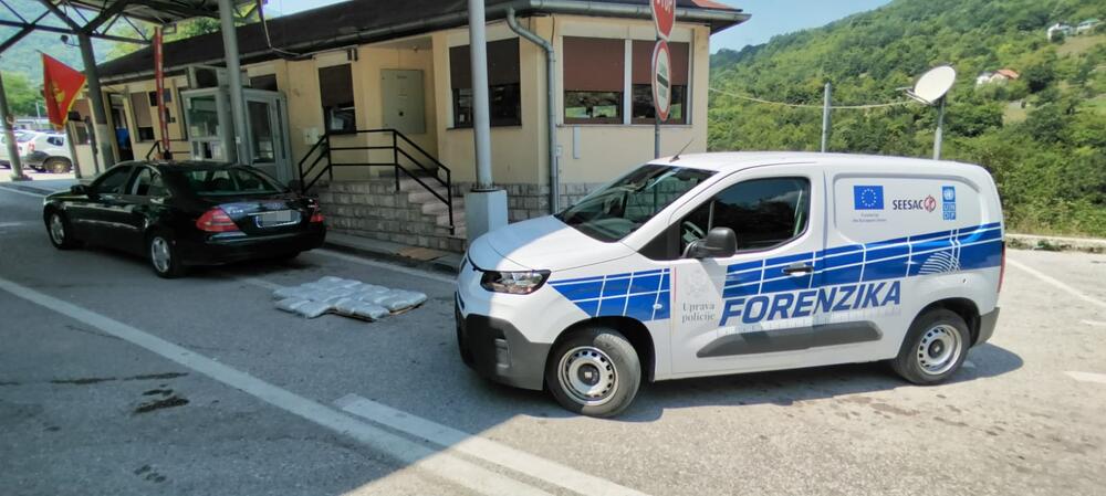 <p>Kontrolisali "mercedes" na graničnom prelazu Šćepan Polje</p>