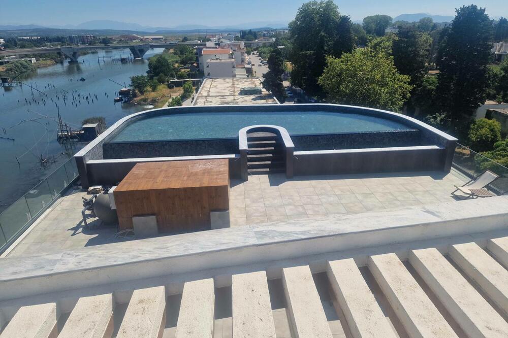 Bazen na krovu zgrade, Foto: Privatna arhiva