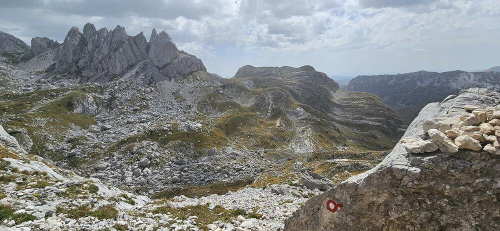 Pojedini djelovi masiva još nijesu u potpunosti speleološki obrađeni: Durmitor