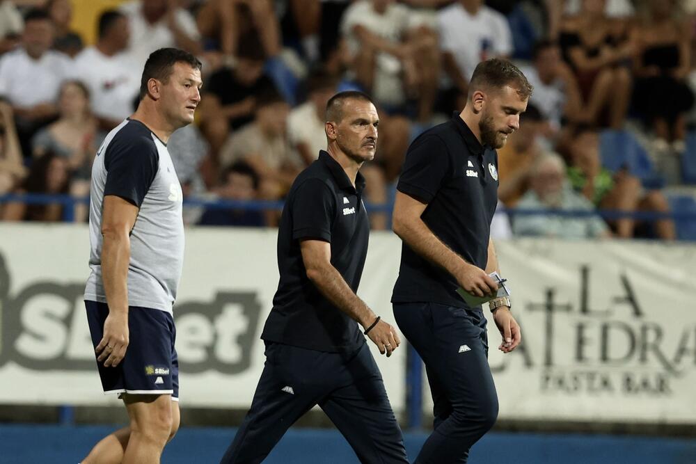 <p>Bokelj SBBet u Kotoru, golom Dejana Perovića, savladao Sutjesku (1:0), koja u novoj sezoni ne zna za pobjedu</p>