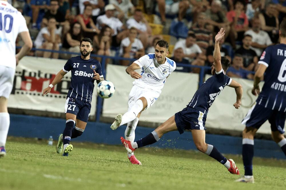 <p>Bokelj SBBet u Kotoru, golom Dejana Perovića, savladao Sutjesku (1:0), koja u novoj sezoni ne zna za pobjedu</p>