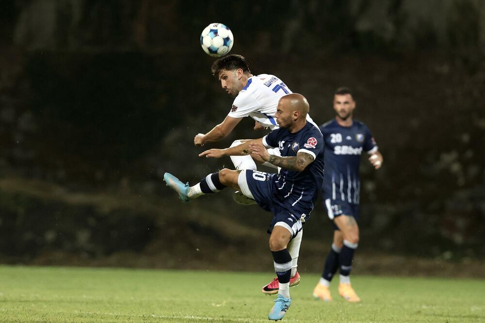 <p>Bokelj SBBet u Kotoru, golom Dejana Perovića, savladao Sutjesku (1:0), koja u novoj sezoni ne zna za pobjedu</p>
