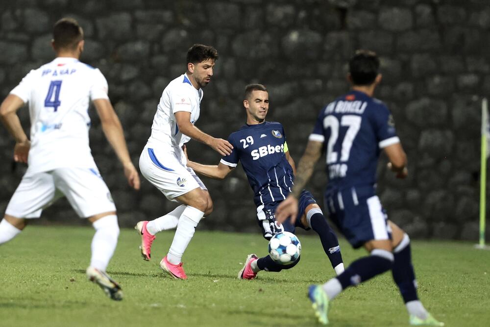 <p>Bokelj SBBet u Kotoru, golom Dejana Perovića, savladao Sutjesku (1:0), koja u novoj sezoni ne zna za pobjedu</p>