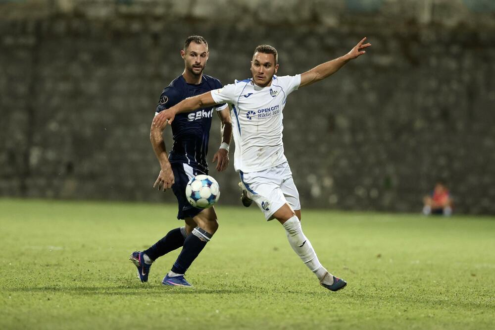<p>Bokelj SBBet u Kotoru, golom Dejana Perovića, savladao Sutjesku (1:0), koja u novoj sezoni ne zna za pobjedu</p>
