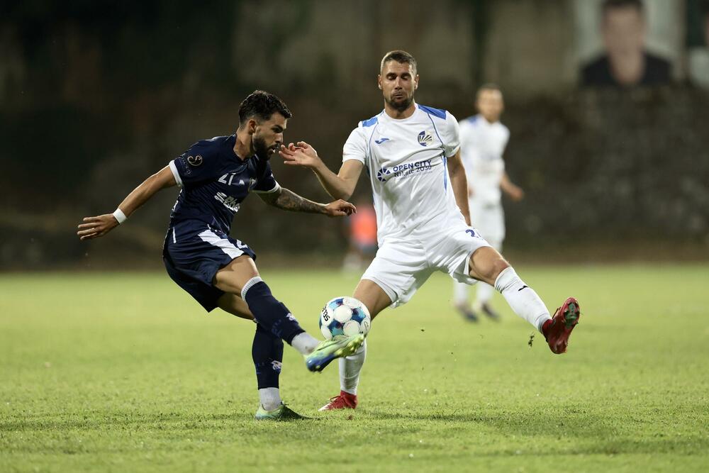 <p>Bokelj SBBet u Kotoru, golom Dejana Perovića, savladao Sutjesku (1:0), koja u novoj sezoni ne zna za pobjedu</p>