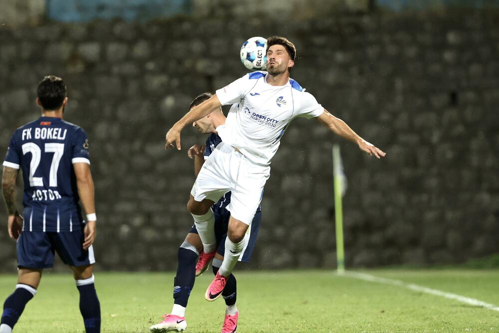 <p>Bokelj SBBet u Kotoru, golom Dejana Perovića, savladao Sutjesku (1:0), koja u novoj sezoni ne zna za pobjedu</p>