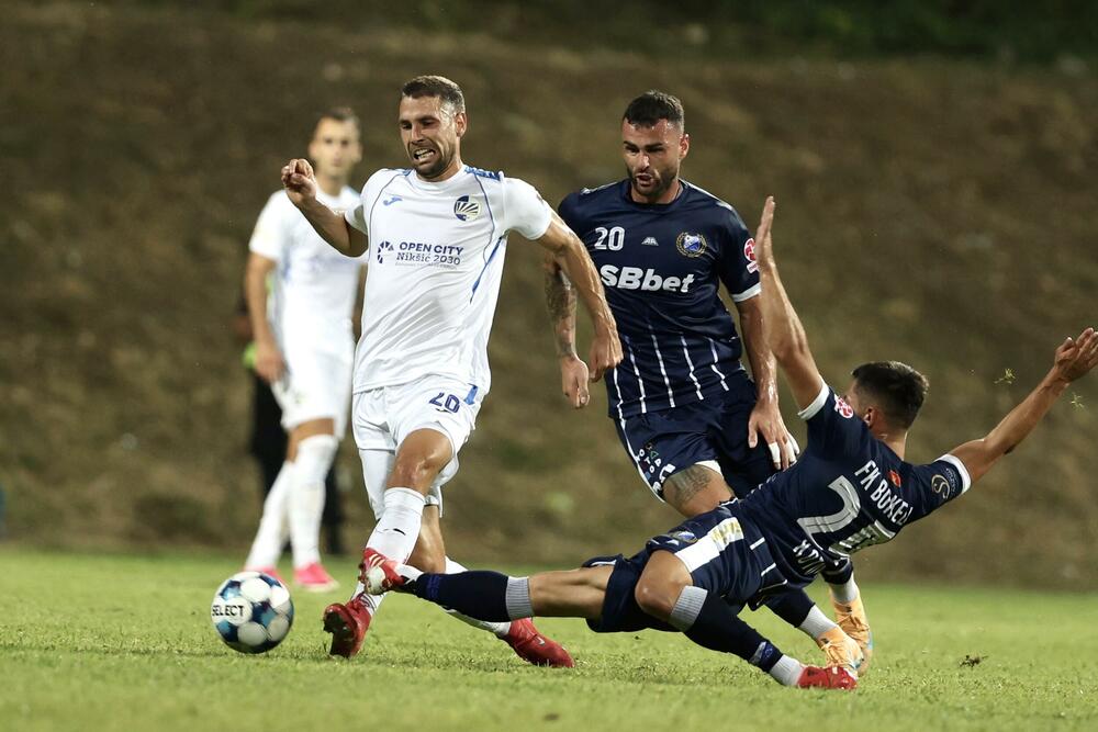 <p>Bokelj SBBet u Kotoru, golom Dejana Perovića, savladao Sutjesku (1:0), koja u novoj sezoni ne zna za pobjedu</p>