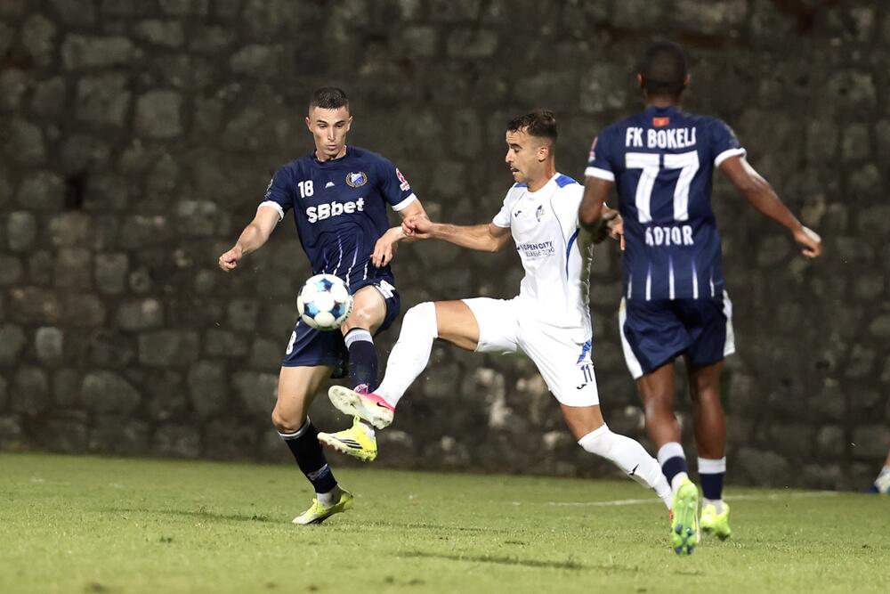 <p>Bokelj SBBet u Kotoru, golom Dejana Perovića, savladao Sutjesku (1:0), koja u novoj sezoni ne zna za pobjedu</p>