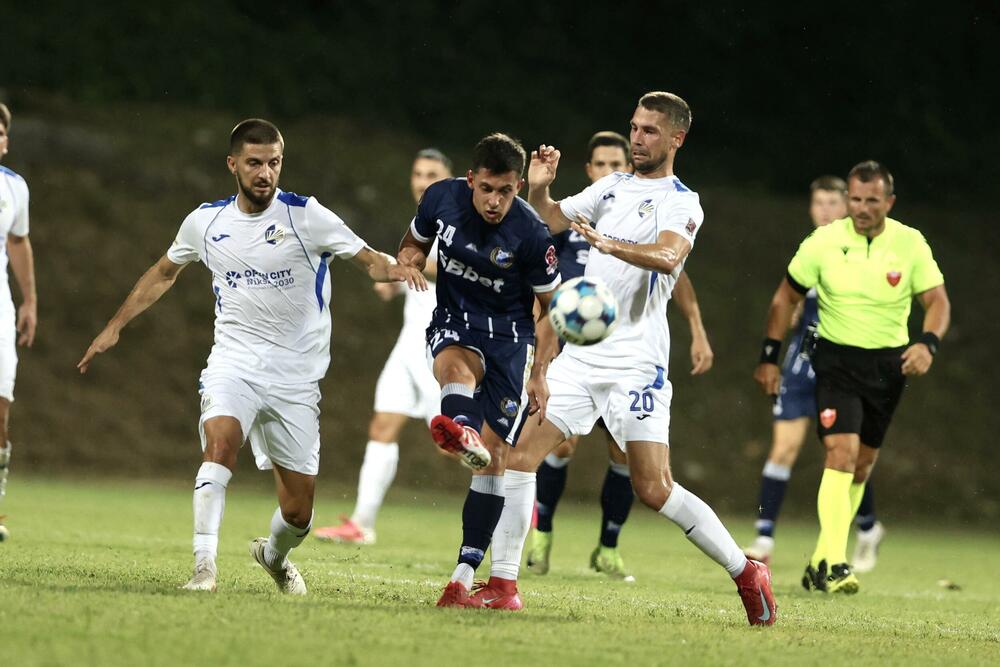 <p>Bokelj SBBet u Kotoru, golom Dejana Perovića, savladao Sutjesku (1:0), koja u novoj sezoni ne zna za pobjedu</p>