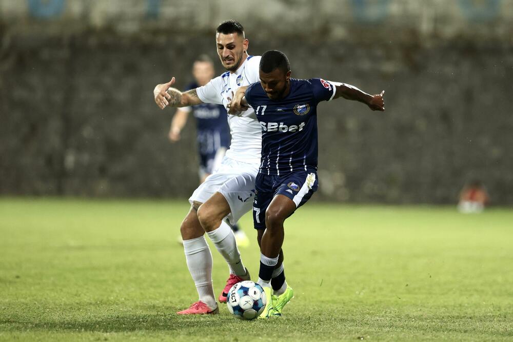 <p>Bokelj SBBet u Kotoru, golom Dejana Perovića, savladao Sutjesku (1:0), koja u novoj sezoni ne zna za pobjedu</p>