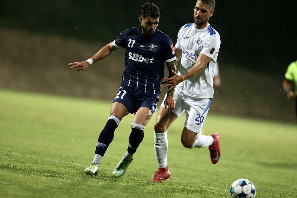 <p>Bokelj SBBet u Kotoru, golom Dejana Perovića, savladao Sutjesku (1:0), koja u novoj sezoni ne zna za pobjedu</p>