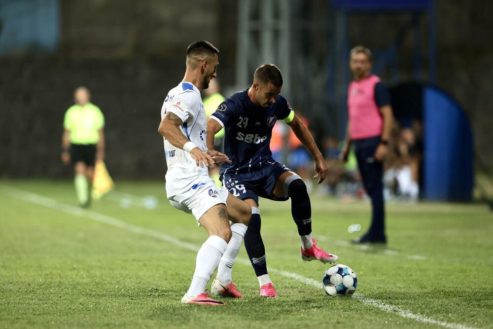 <p>Bokelj SBBet u Kotoru, golom Dejana Perovića, savladao Sutjesku (1:0), koja u novoj sezoni ne zna za pobjedu</p>