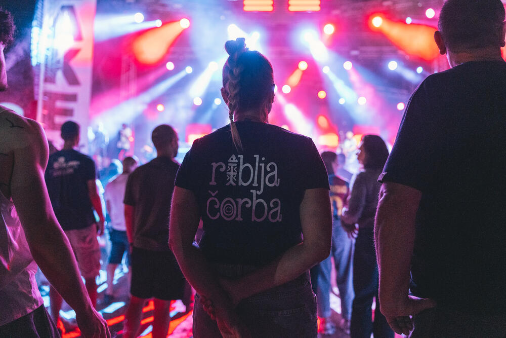 <p>Posljednje večeri nastupili su Psihoaktiv, Teška industrija, Riblja čorba, Divlje jagode i Mučin</p>