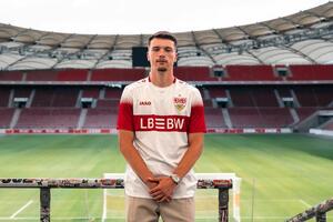 Top transfer za nesuđenog napadača "sokola" - ostaje u Bundesligi,...