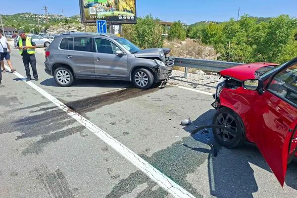 Tri osobe povrijeđene u udesu na putu Cetinje - Budva