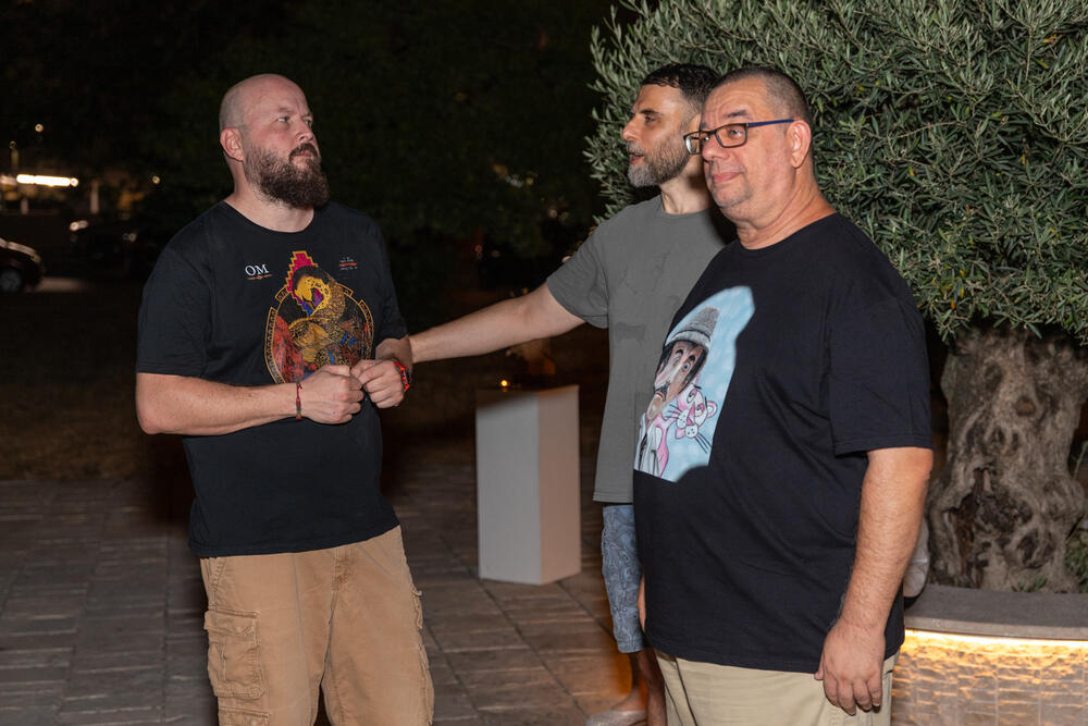 <p>Samostalna izložba Joka Lekića nazvana &ldquo;Lutum Sacrum&rdquo; (Sveto blato), otvorena je u okviru festivala Barski ljetopis na platou nekadašnjeg logora na Topolici</p>