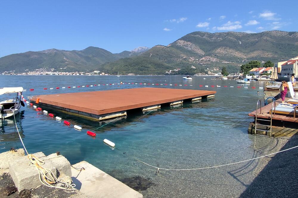 Plutajuća plaža na Opatovu, Foto: Siniša Luković