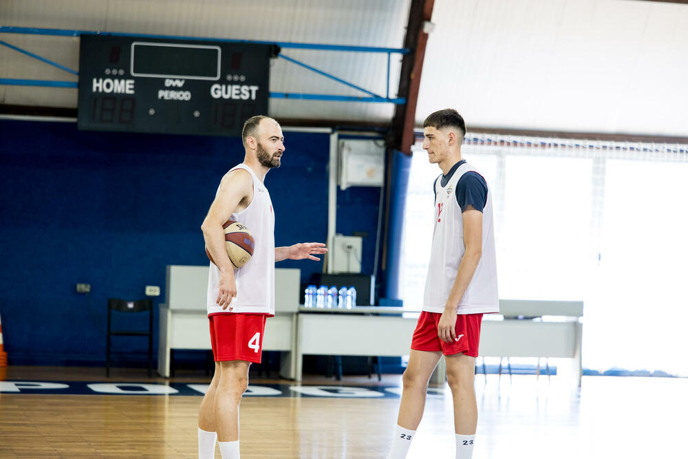 <p>"Zadovoljan sam načinom na koji smo do ovog momenta selektirali tim. Mislim da smo doveli igrače koji su u najboljim godinama, koji iza sebe imaju dobre sezone i koji su željni dalje afirmacije i napretka", rekao je trener SC Derbija, Petar Mijović</p>