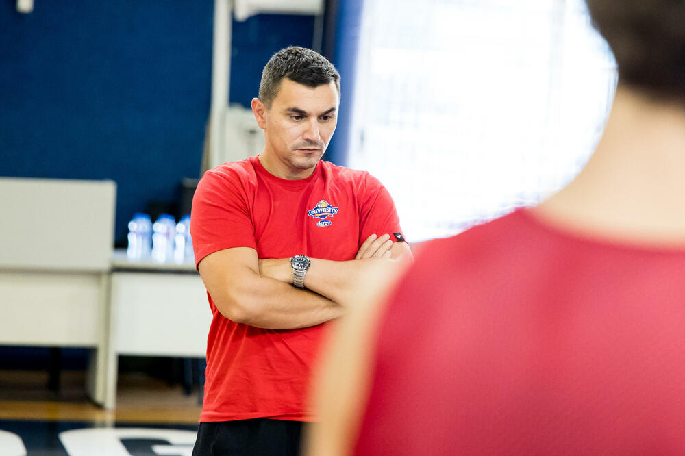 <p>"Zadovoljan sam načinom na koji smo do ovog momenta selektirali tim. Mislim da smo doveli igrače koji su u najboljim godinama, koji iza sebe imaju dobre sezone i koji su željni dalje afirmacije i napretka", rekao je trener SC Derbija, Petar Mijović</p>