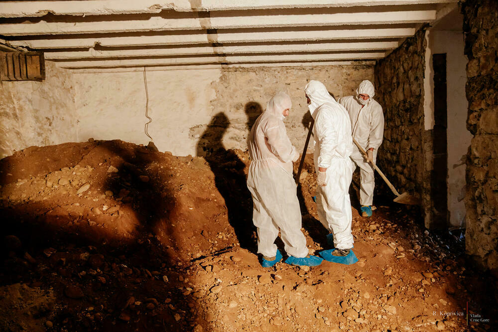 Forenzičari na mjestu ulaska u tunel (arhiva), Foto: Rade Koprivica/Vlada