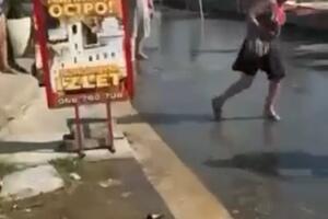 VIDEO Fekalije se izlile na šetaliste u Sutomoru
