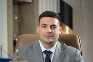 Kljajić ne može u dvije fotelje